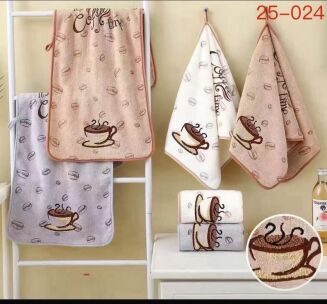 Ścierki mikrofibry  Rozmiar: 40 x 60 cm  Paczka: 20 szt mix  Cena: 5.5 zł - 7