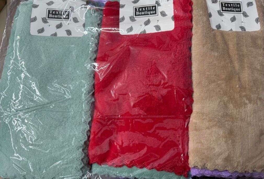 Ścierki do kuchni 100% mikrofibry      Rozmiar:   25 x 25  cm.   Paczka:     24 szt mix