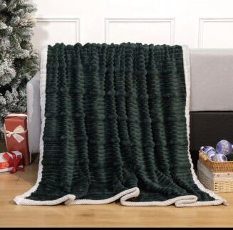 KOCE GRUBY. 300gram    200x220cm        Cena netto 38 zł.  Mix kolor - 10