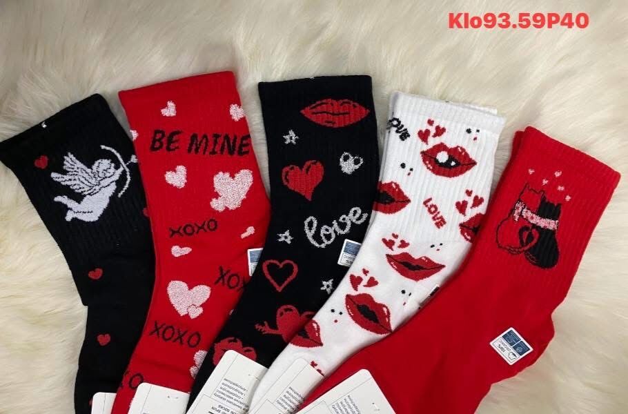 SKARPETY  Paczka: 40 par  Cena netto   3 zł 